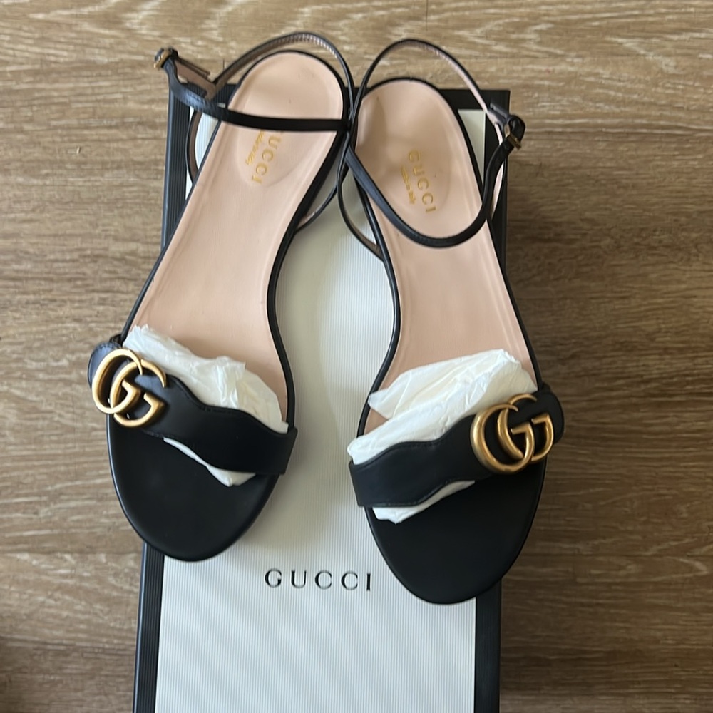 Gucci Marmont leather flat sandals size 38